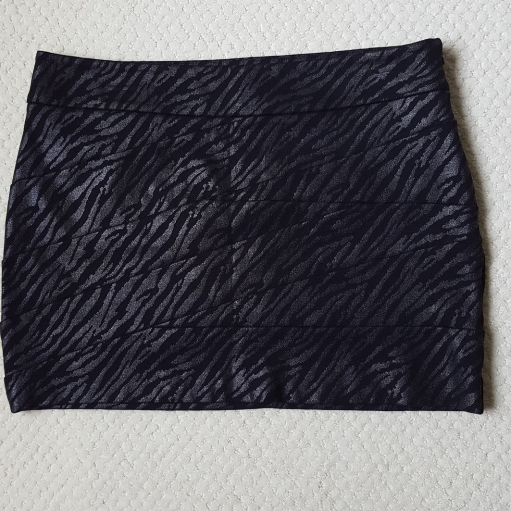 Express zebra print mini skirt size 6